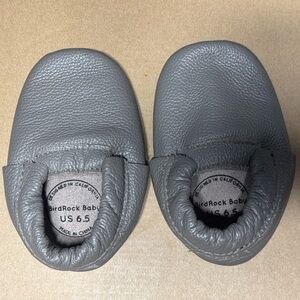 BirdRock Baby Grey Leather Moccasins US6.5